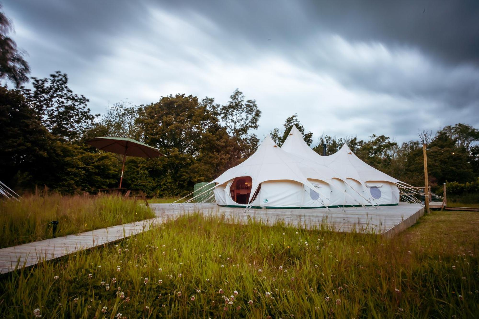 Luxury Glamping Retreat In Battle 빌라 외부 사진
