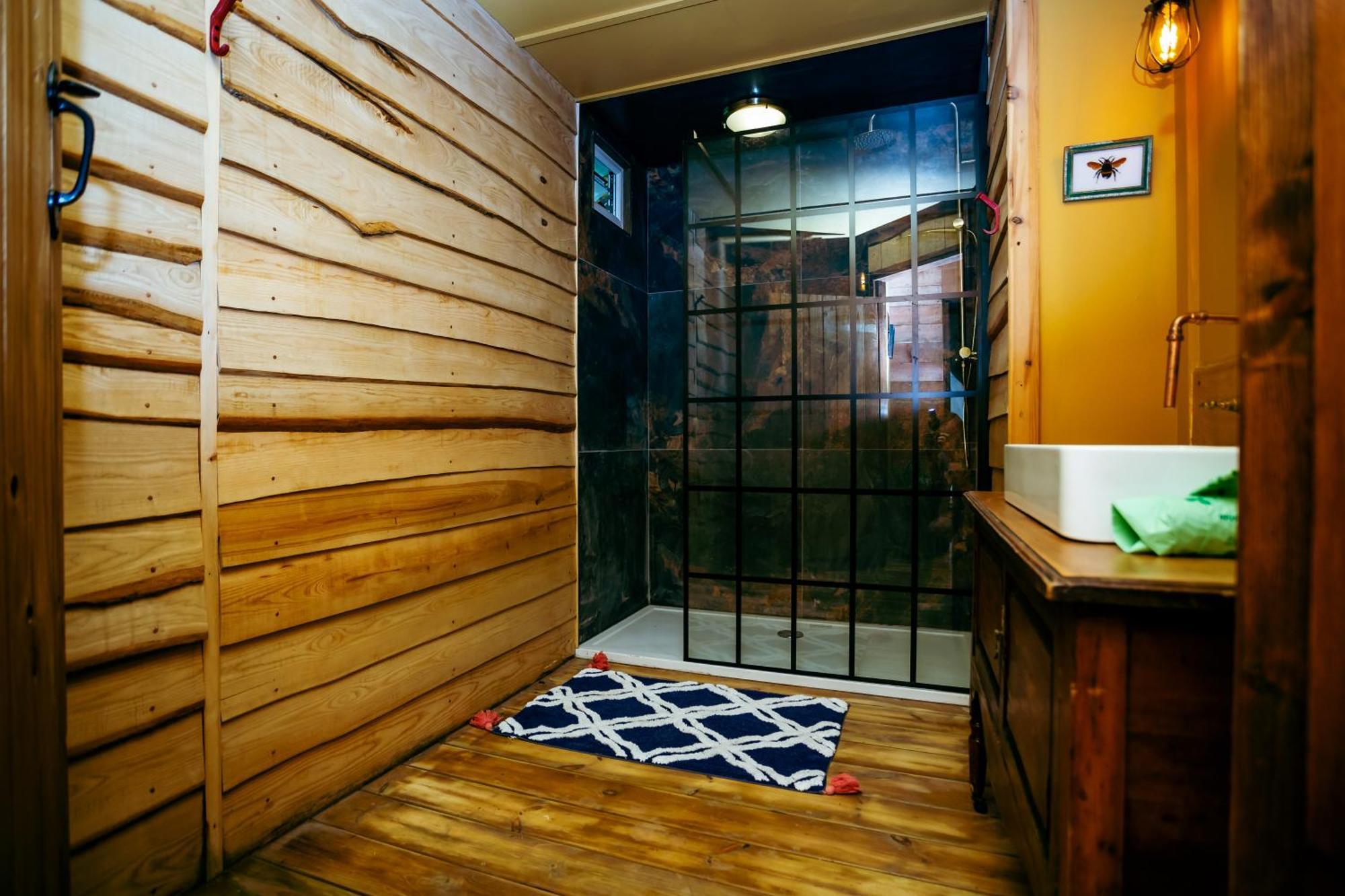 Luxury Glamping Retreat In Battle 빌라 외부 사진