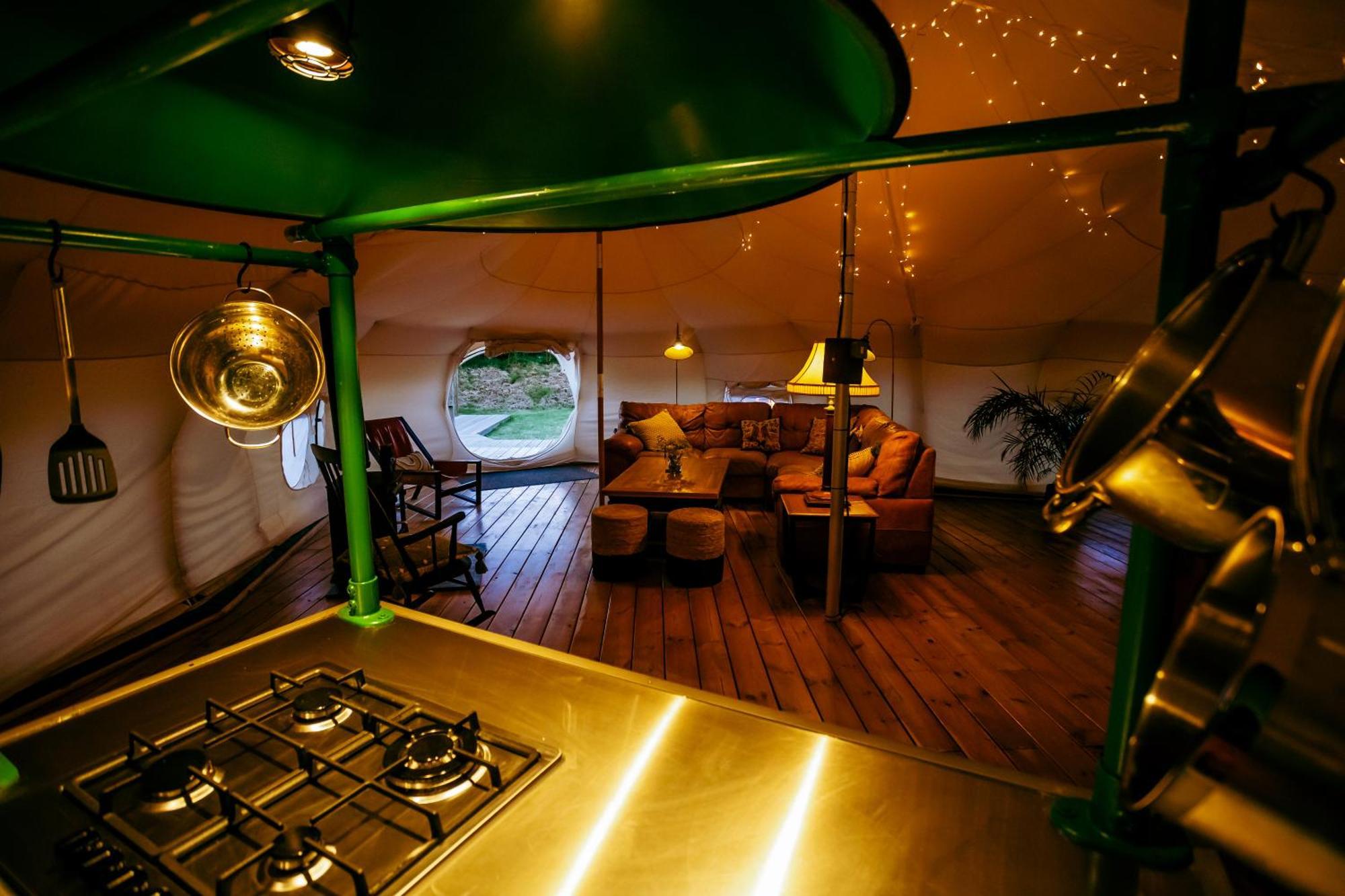 Luxury Glamping Retreat In Battle 빌라 외부 사진
